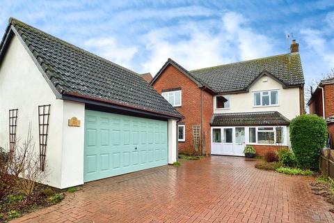 6 Holt Gardens, Studley, B80 7NU