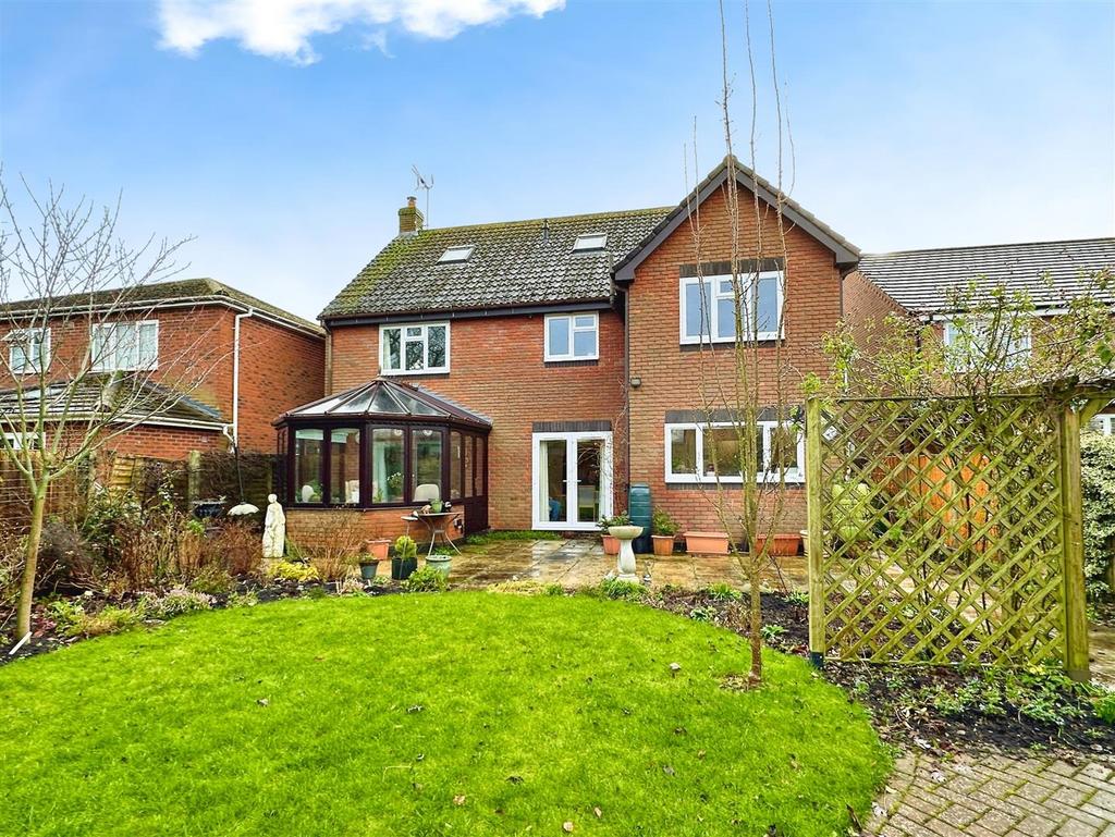 Garden to house