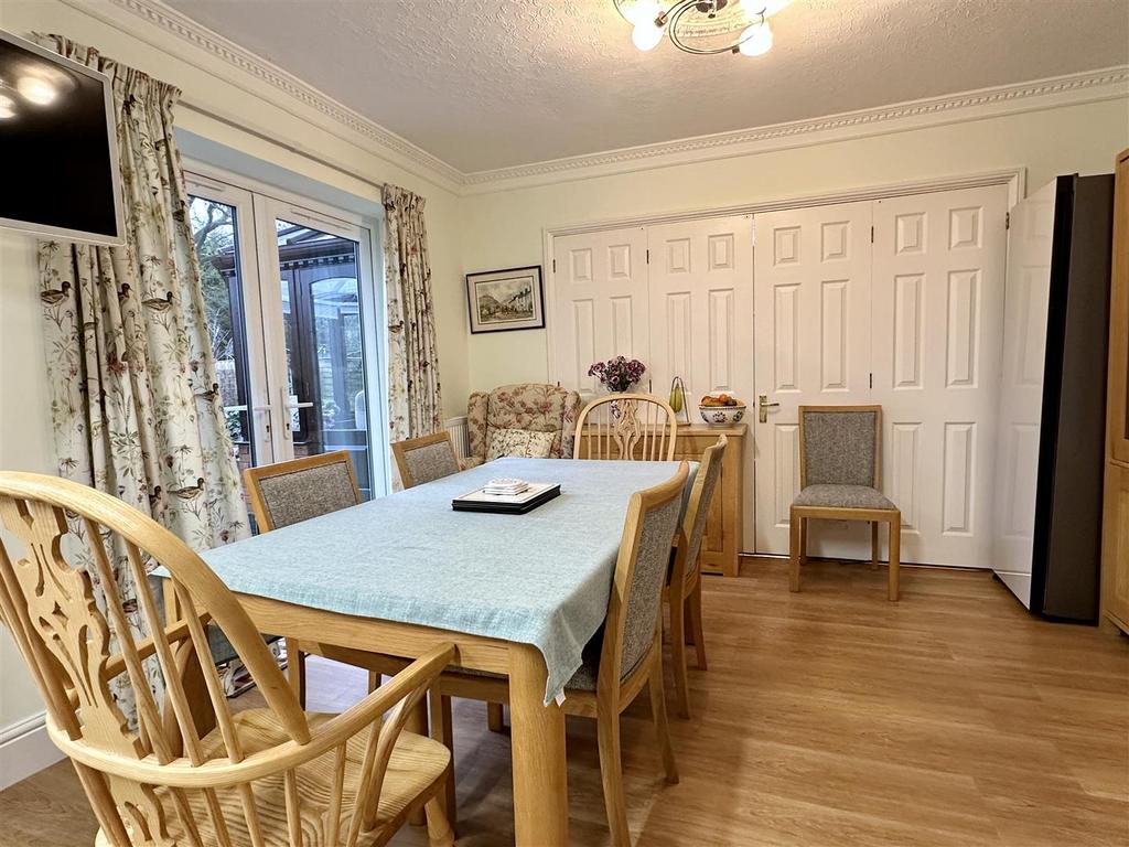Dining kitchen