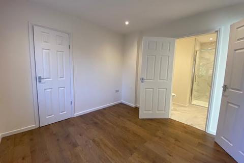 1 bedroom maisonette to rent, Roundhill Drive, Woking GU22