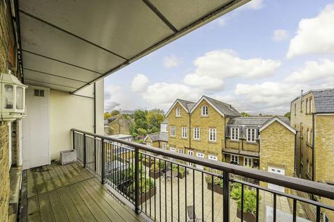 2 bedroom flat for sale, Feltham Avenue, East Molesey KT8