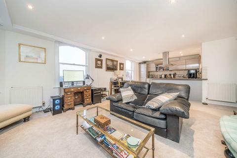 2 bedroom flat for sale, Feltham Avenue, East Molesey KT8