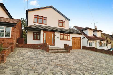 4 bedroom detached house to rent, Thundersley Park Road, Benfleet, SS7