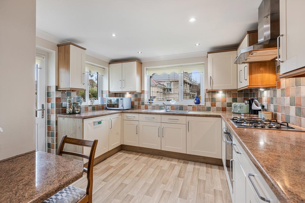 A12 - 7 Gard Close Torquay - 250120