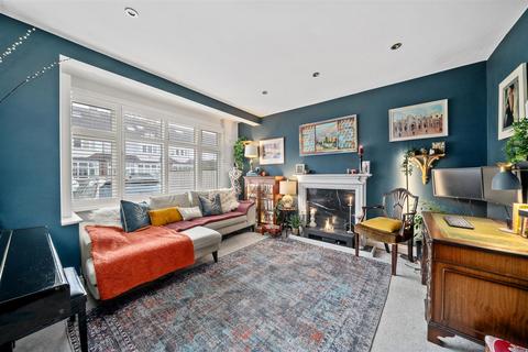11 Meadow Close, London, SW20 9JB