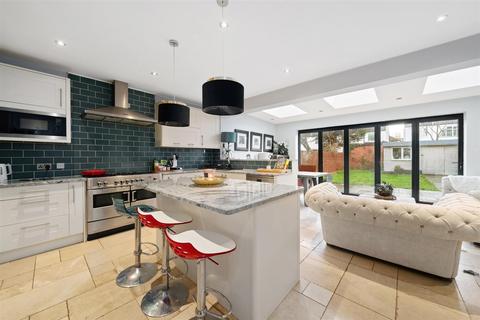 11 Meadow Close, London, SW20 9JB