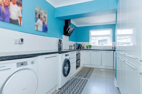 19 Abbots Way, Lancing, BN15 9DH