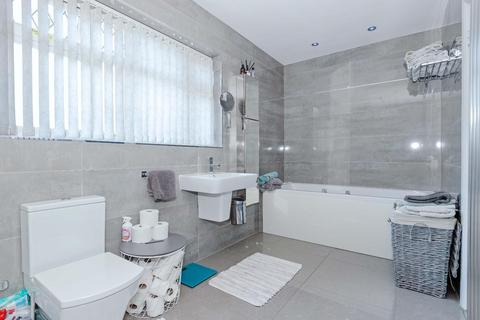 19 Abbots Way, Lancing, BN15 9DH