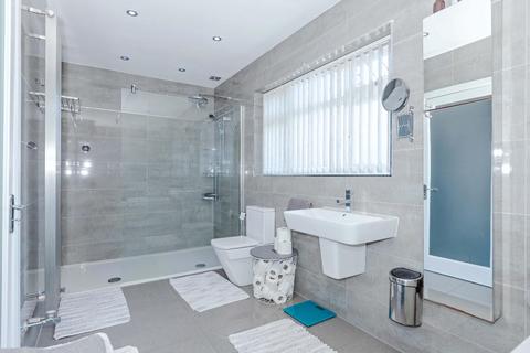 19 Abbots Way, Lancing, BN15 9DH