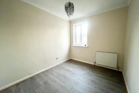 3 bedroom house to rent, Avenons Road, London E13