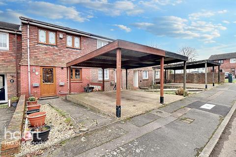 2 bedroom terraced house for sale, Sevenoaks Close, Romford