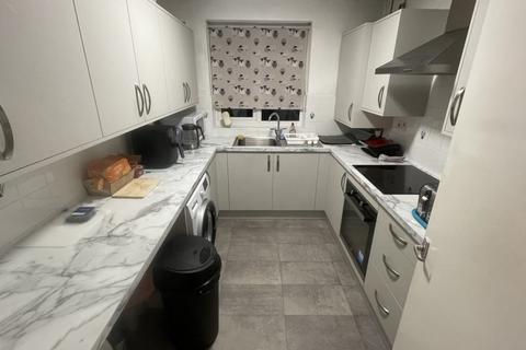 2 bedroom flat to rent, First Avenue, Enfield