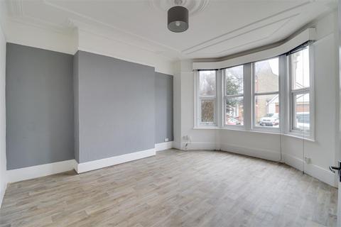 1 bedroom flat for sale, Glenwood Avenue, Westcliff-On-Sea SS0