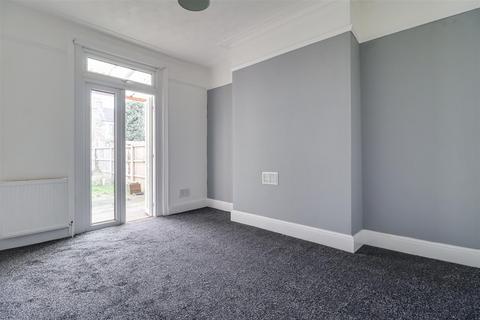 1 bedroom flat for sale, Glenwood Avenue, Westcliff-On-Sea SS0