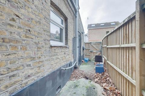 1b Gordon Road, Southend-on-sea, SS1 1NJ