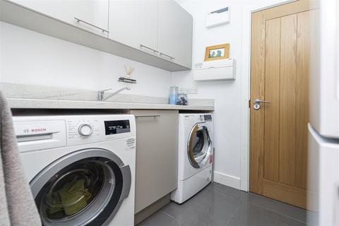 4 Hillcrest View, Golcar, Huddersfield, HD7 4FD