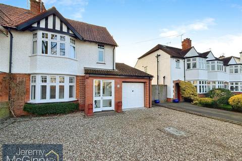 3 bedroom semi-detached house for sale, Loxley Road, Stratford-Upon-Avon