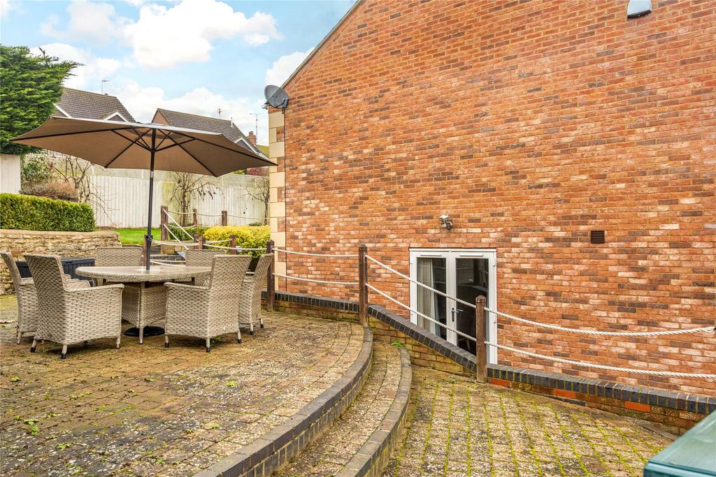 Side Terrace