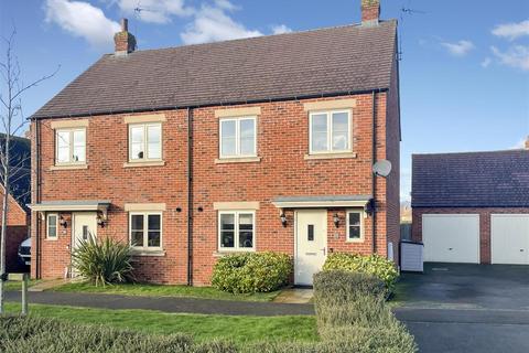 3 bedroom house to rent, Foxglove Close, Moreton-In-Marsh