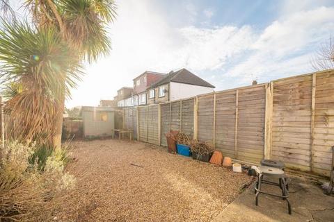 2 bedroom maisonette for sale, Squires Lane, London, N3