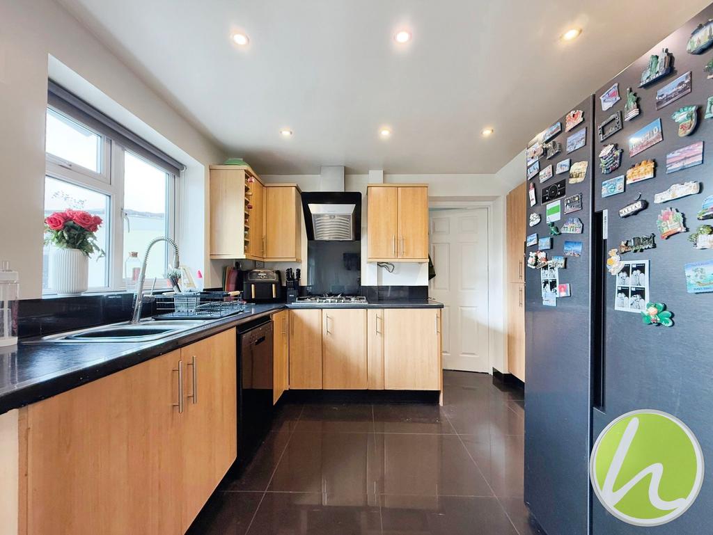 Kitchen/ Dining Room