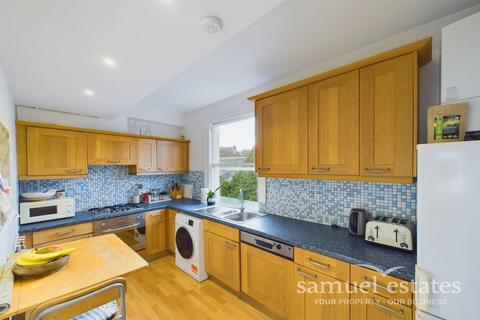 3 bedroom flat for sale, St. Luke's Avenue, Clapham, SW4