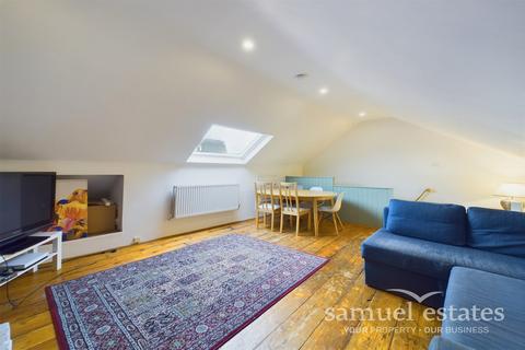 3 bedroom flat for sale, St. Luke's Avenue, Clapham, SW4