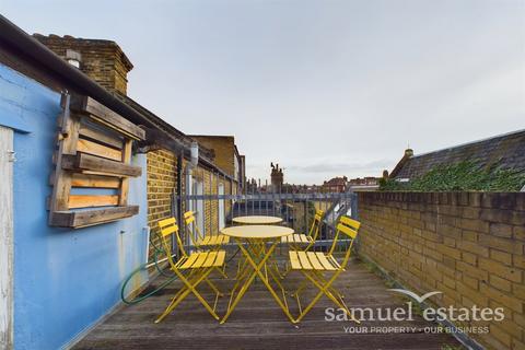 3 bedroom flat for sale, St. Luke's Avenue, Clapham, SW4