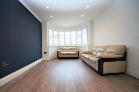 3 bedroom end of terrace house to rent, Drake Road, Harrow HA2