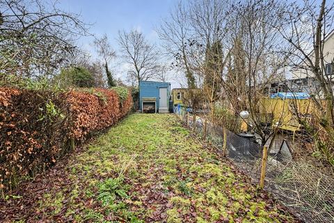 3 bedroom end of terrace house to rent, West Street, Warminster