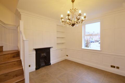 2 bedroom terraced house to rent, Fulflood