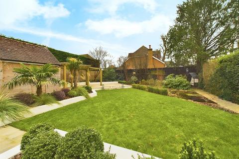1 Warnham Road, Horsham, RH12 2QS