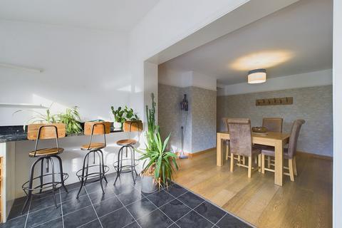 1 Warnham Road, Horsham, RH12 2QS