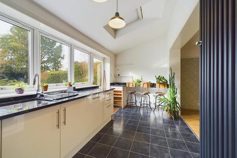 1 Warnham Road, Horsham, RH12 2QS