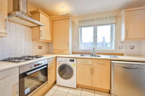 2 bedroom flat to rent, High Road, Harrow Weald, Harrow, HA3