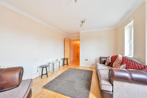 2 bedroom flat to rent, High Road, Harrow Weald, Harrow, HA3