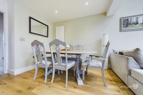 38 Barton Gate, Barton Under Needwood, Burton-on-trent, DE13 8AQ