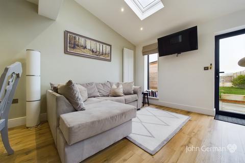 38 Barton Gate, Barton Under Needwood, Burton-on-trent, DE13 8AQ