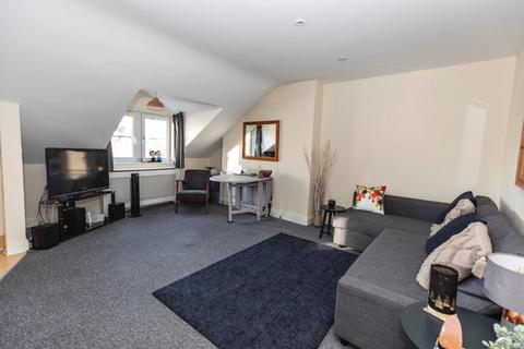 1 bedroom flat for sale, Top Floor, 4 Lansdowne  Road