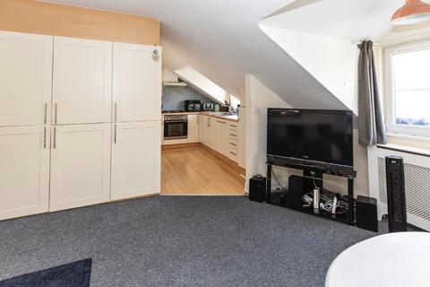 1 bedroom flat for sale, Top Floor, 4 Lansdowne  Road