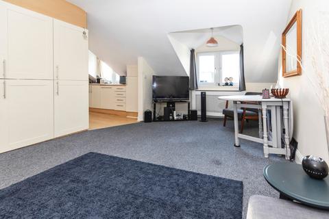 1 bedroom flat for sale, Top Floor, 4 Lansdowne  Road