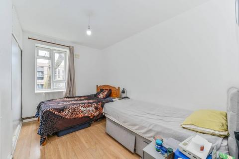 3 bedroom flat for sale, Cowley Road, Brixton, London, SW9