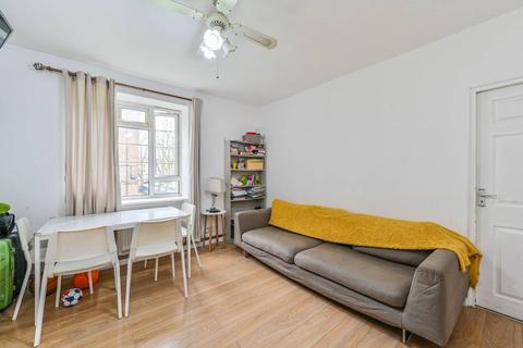 3 bedroom flat for sale, Cowley Road, Brixton, London, SW9