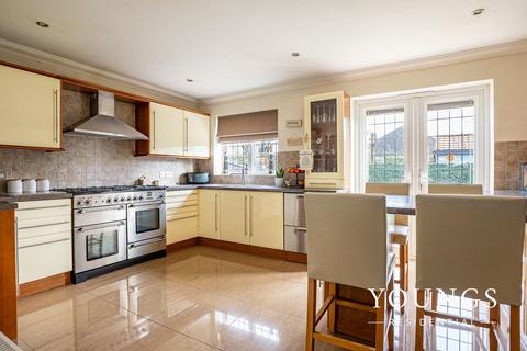 7 bedroom detached house for sale, Green Avenue, Canvey Island, SS8