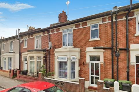 3 bedroom terraced house to rent, Shearer Road, Portsmouth PO1