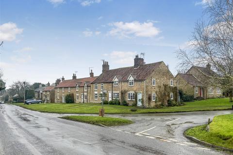 2 bedroom cottage for sale, The Square, Terrington, York