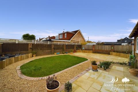 2 bedroom detached bungalow for sale, Gate House Road, Fareham PO16