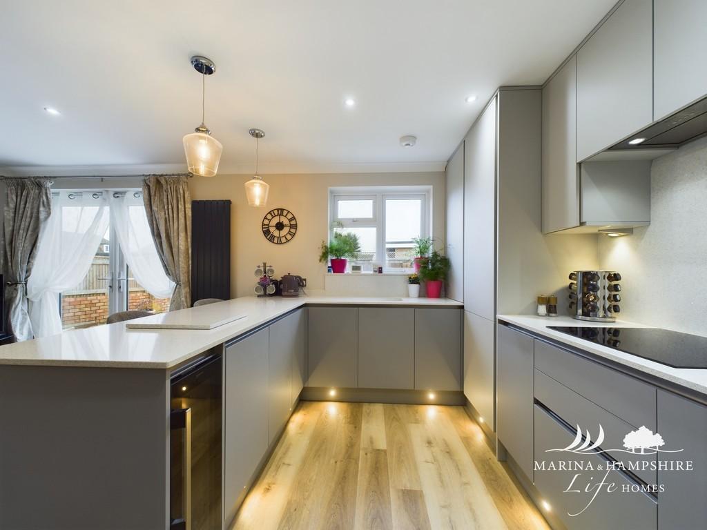 Cam03691 g0 pr0029 still023