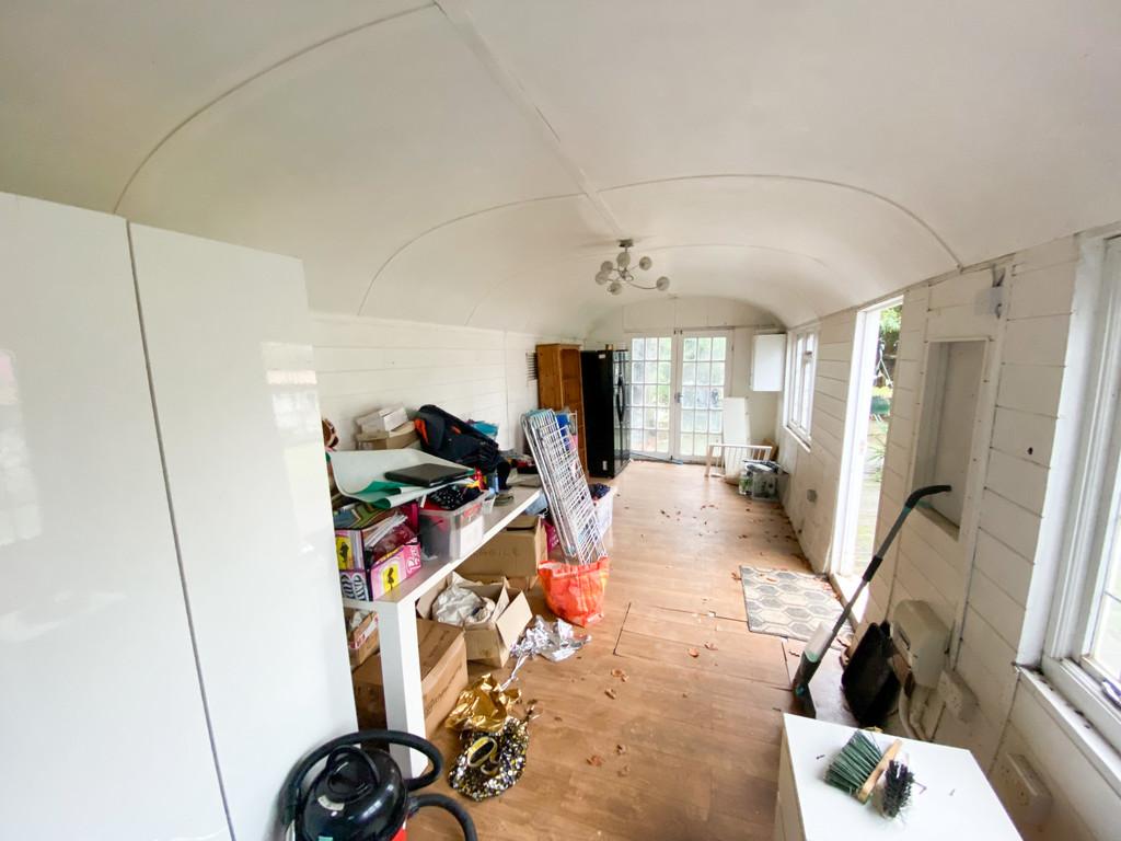 Railway carriage