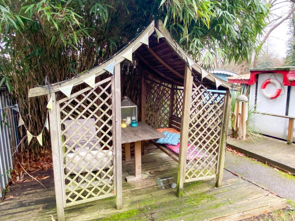 Pergoda seating